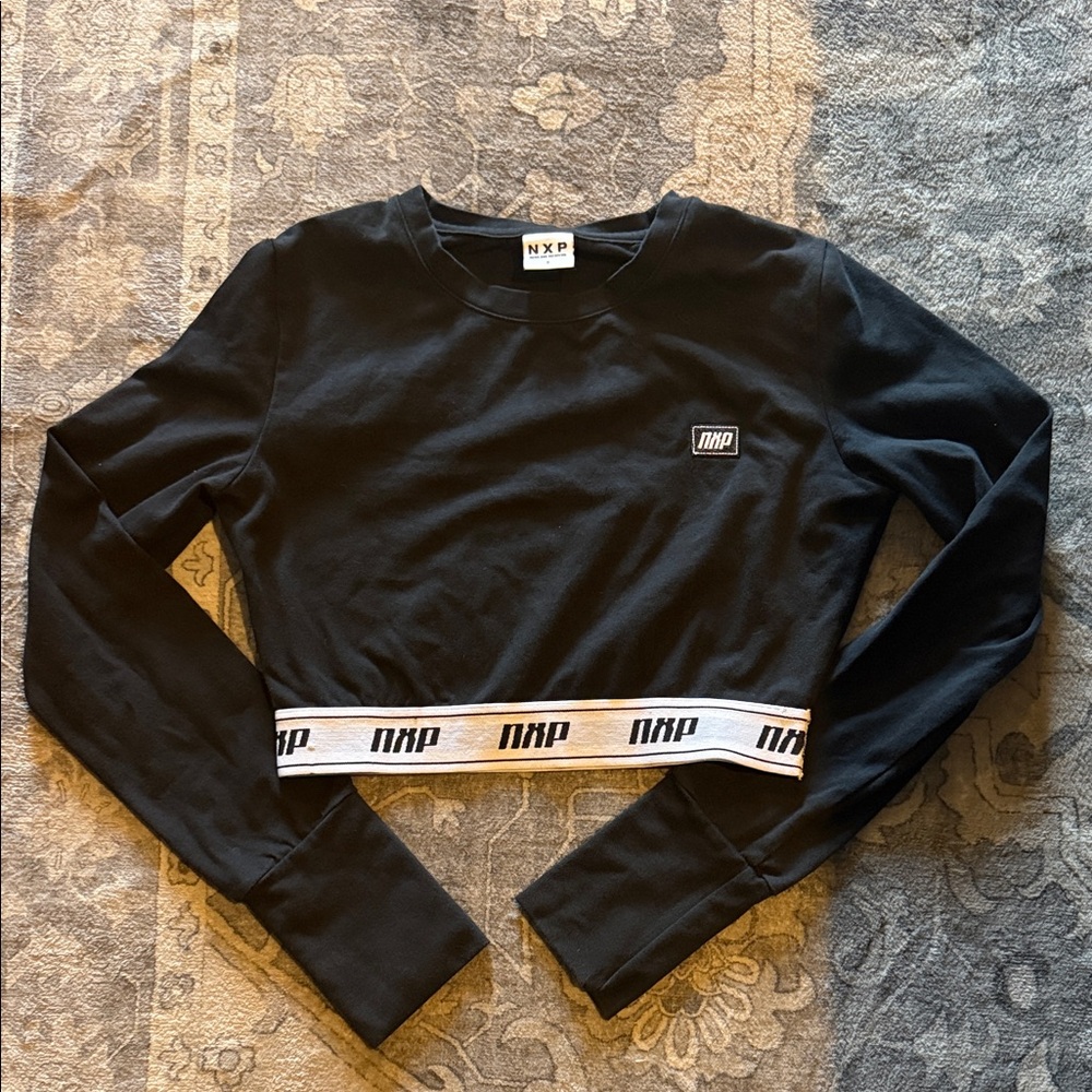 Black Long Sleeve Crop Top